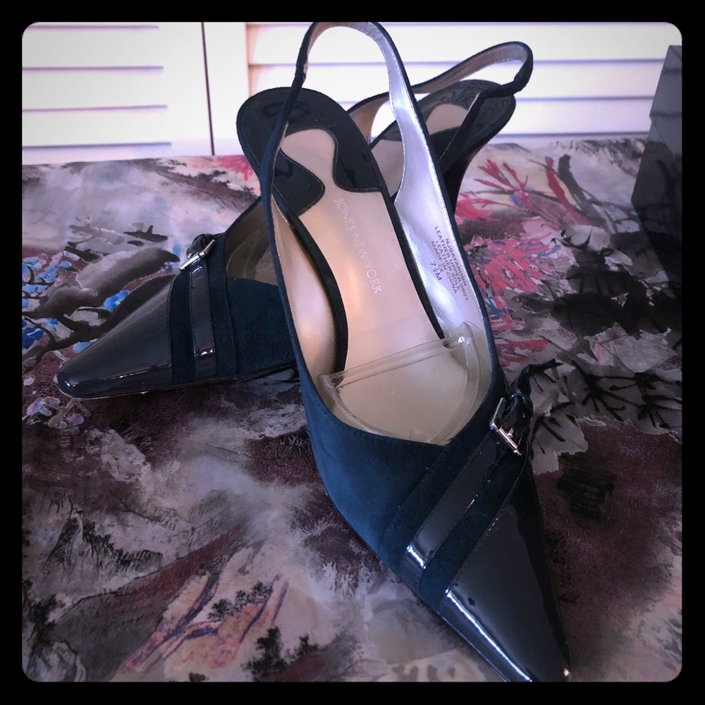 Navy heels